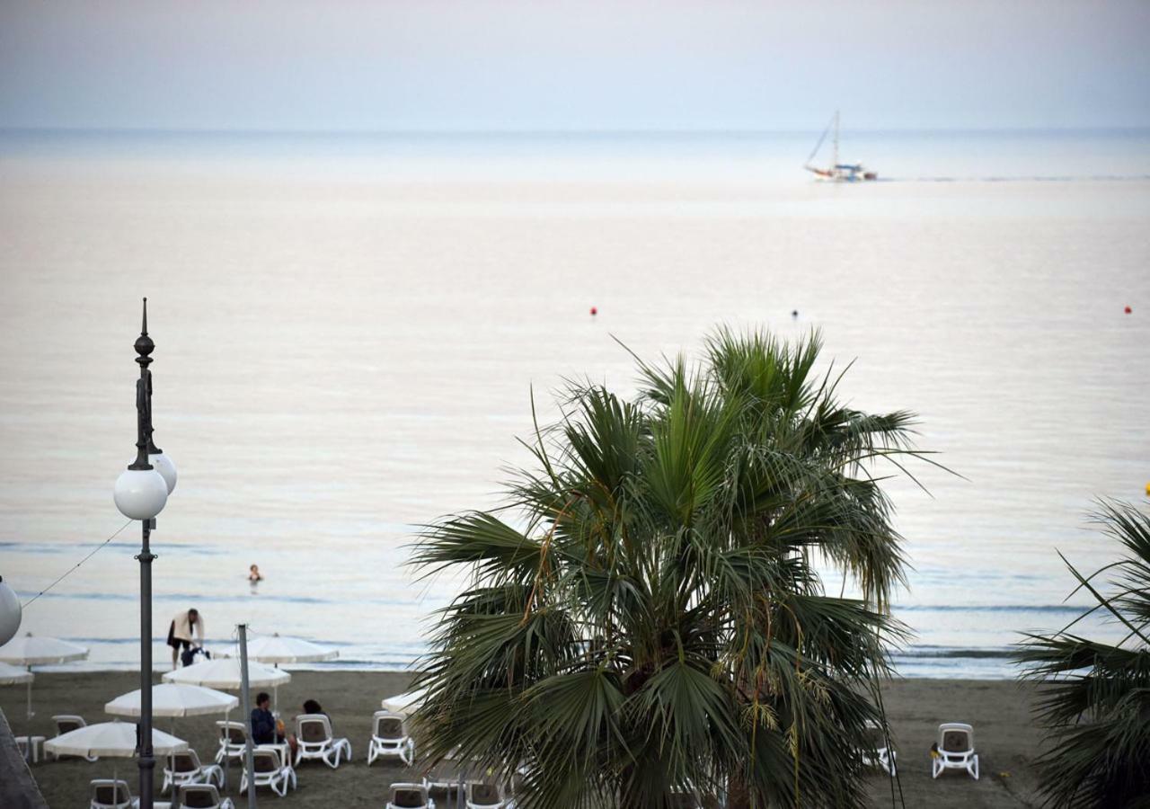 Hai Hotel Larnaca Exterior photo